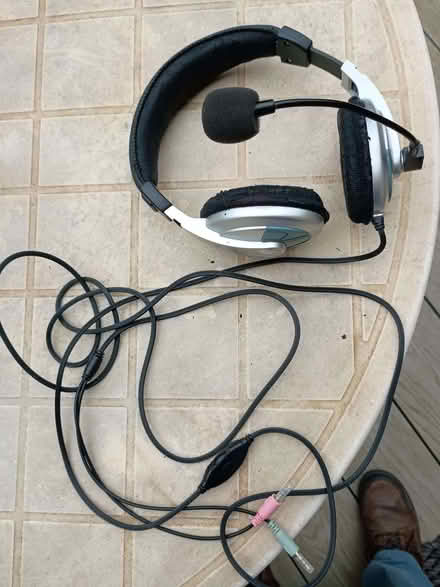 Photo of free headphone (White Cross LA1) #1