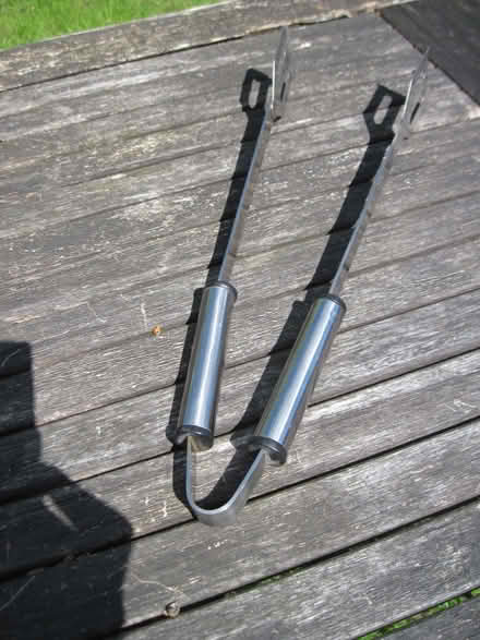 Photo of free barbecue tongs (Cambuskenneth FK9) #1