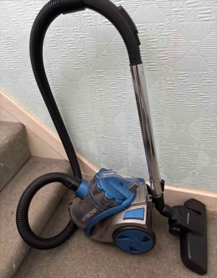 Photo of free Bagless vacuum cleaner (L25, Woolton) #1