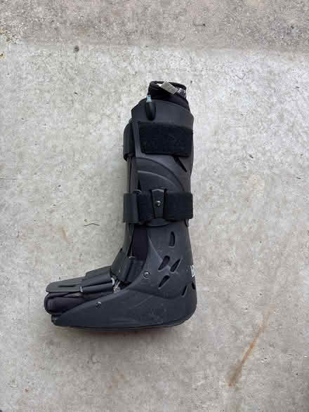 Photo of free Small adult air cast (Mulock & Yonge St) #1