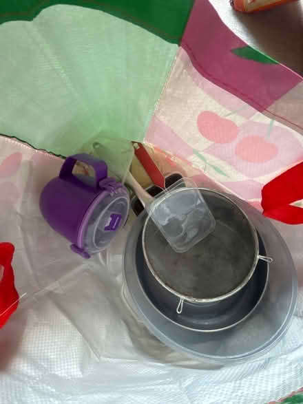 Photo of free Various kitchen items (Wimbledon SW19) #1