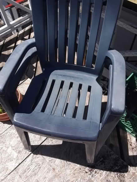 Photo of free Patio table and chairs (Champlain Park/Westboro) #2