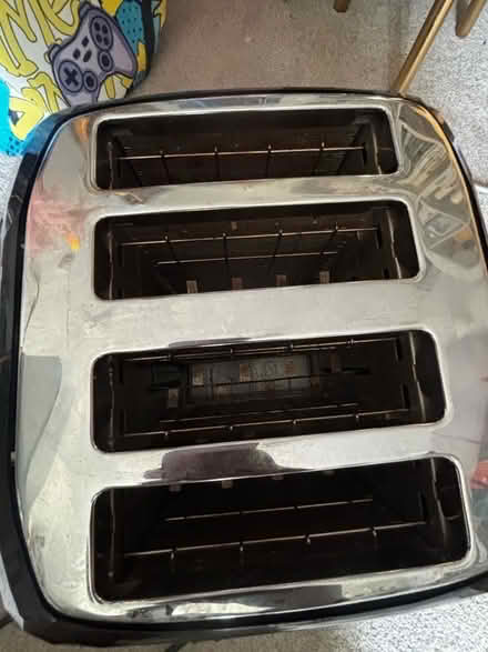 Photo of free DeLonghi 4 slice black toaster (Wimbledon SW19) #3