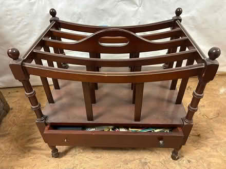 Photo of free magazine / newspaper rack (Kearneysville) #1