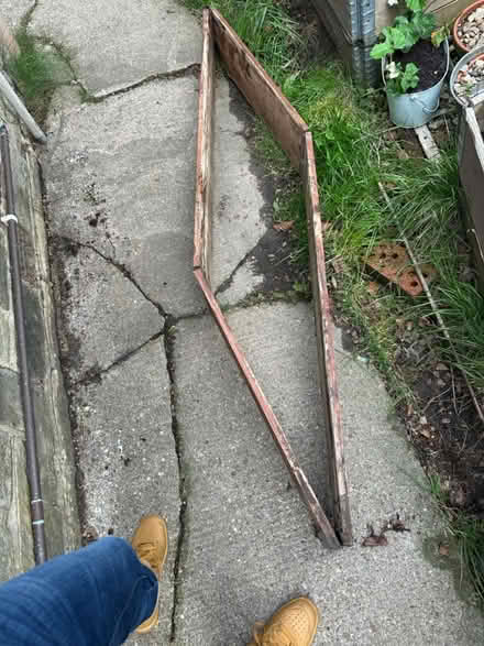 Photo of free Raised bed - palette coller (BD18 Wrose) #1
