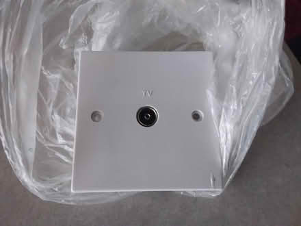 Photo of free TV aerial socket (Bath Road, WR5) #1