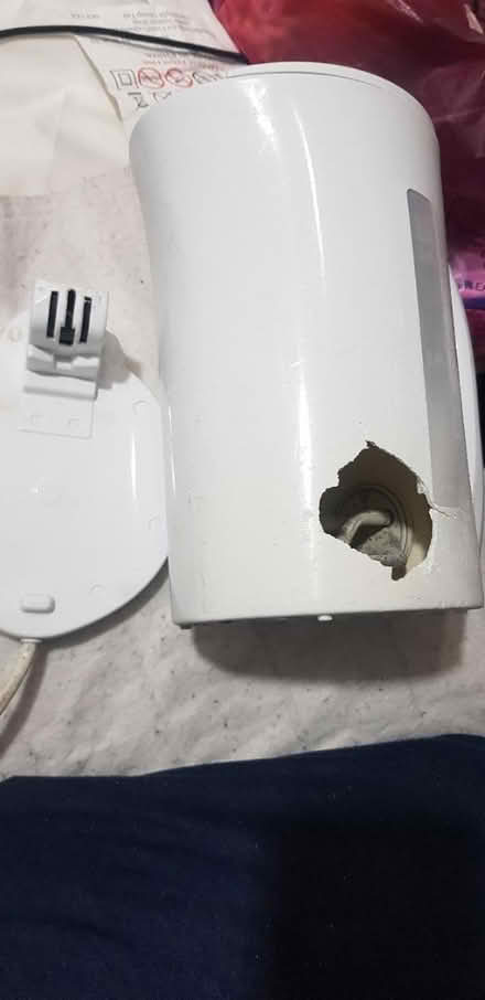 Photo of free Currys essential kettle for parts (Barkingside IG6) #1