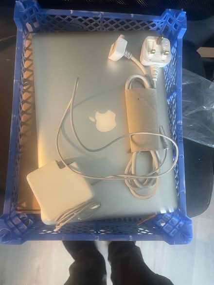 Photo of free Win10 MacBook Pro for student (ealing W5) #1