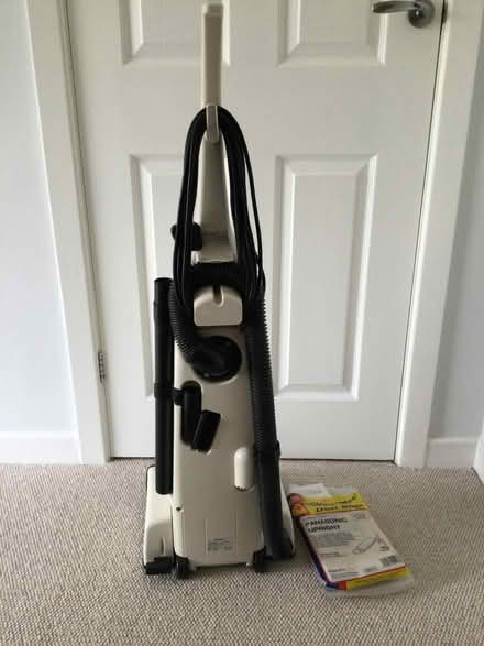 Photo of free vacuum cleaner (Greaves LA1) #2