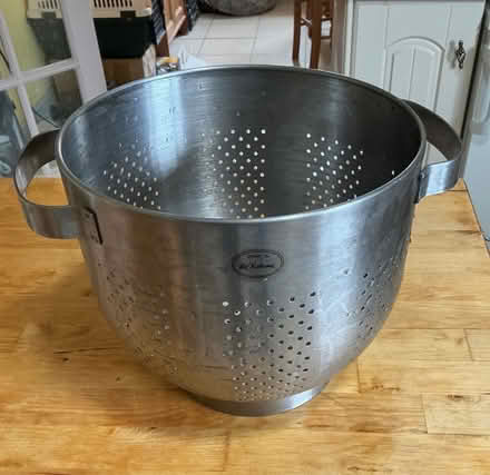 Photo of free Large Metal Colander/Drainer (Weston Rhyn SY10) #1