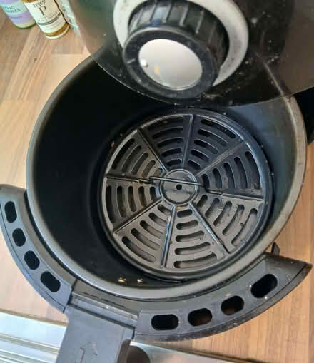 Photo of free small air fryer (Fairlands GU3) #2