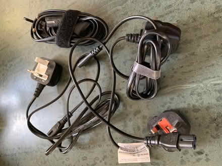 Photo of free 4 x 13amp to Figure 8 power cables (Elephant and castle SE11) #1