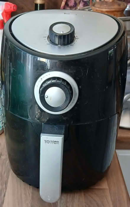Photo of free small air fryer (Fairlands GU3) #1