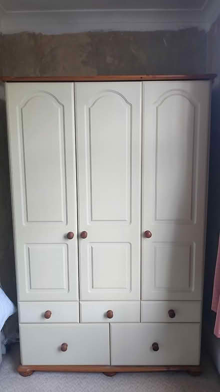 Photo of free 4 Wardrobes +matching chest drawers (Sydenham SE26 6) #4