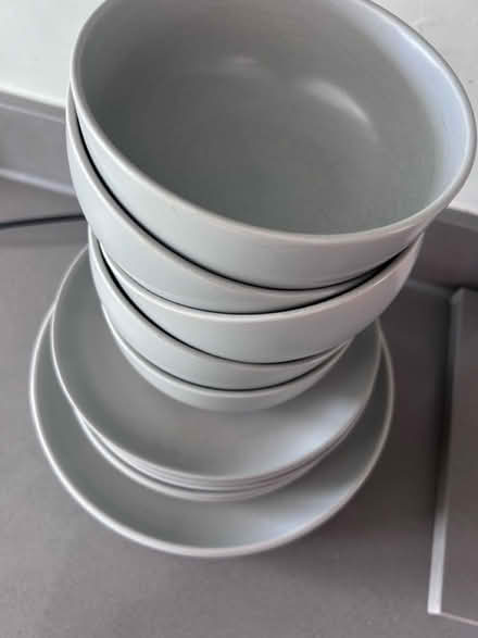 Photo of free Habitat dinner plates set (Swinton M27) #2