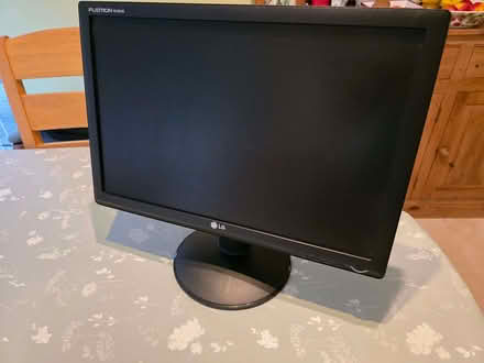 Photo of free PC screen 19 inch (Old Basing RG24) #2