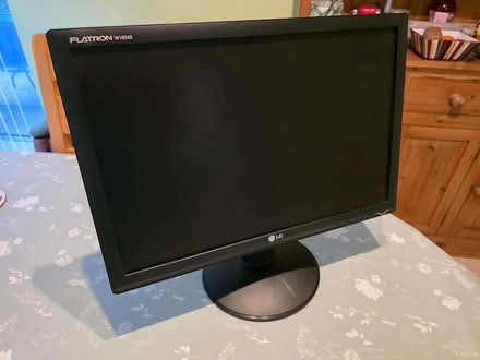 Photo of free PC screen 19 inch (Old Basing RG24) #1