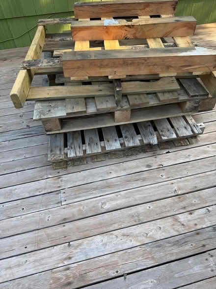 Photo of free 4 pallets (South Shoreline) #1