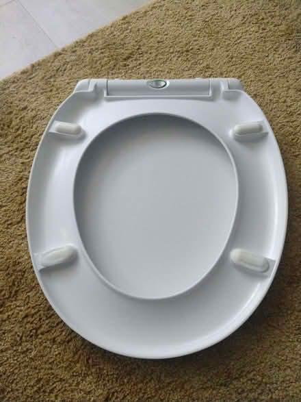Photo of free White toilet seat (no fittings) (Crookes S10) #4