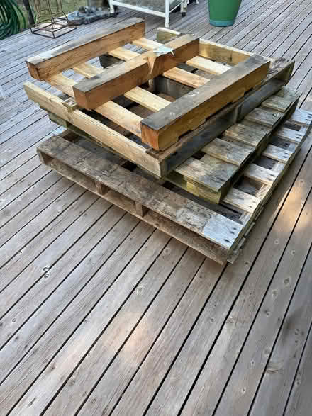 Photo of free 4 pallets (South Shoreline) #2