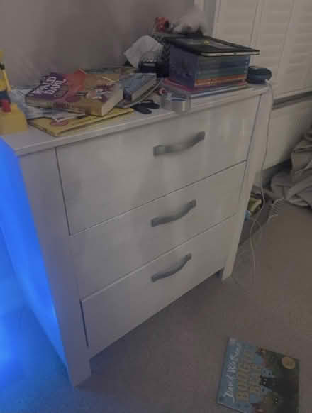Photo of free Chest of Drawers (se22) #1
