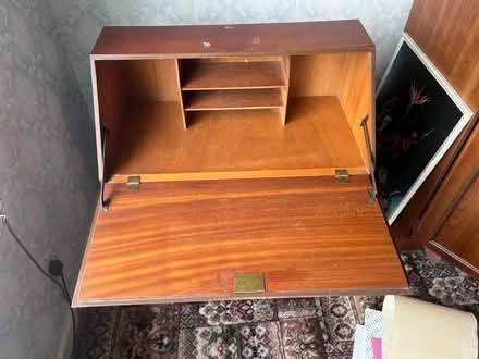 Photo of free Small Desk/Bureau (Langbank) #2