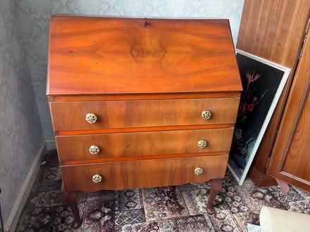 Photo of free Small Desk/Bureau (Langbank) #1