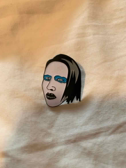 Photo of free Enamel pin (Maple Leaf) #1