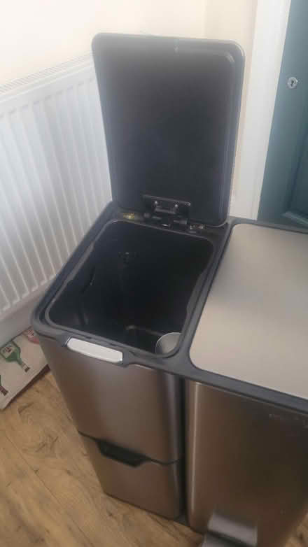 Photo of free M VM 3 compartment bin (South Norwood SE25 5RT) #3
