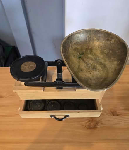Photo of free Old fashioned scales (Aldershot GU12) #2