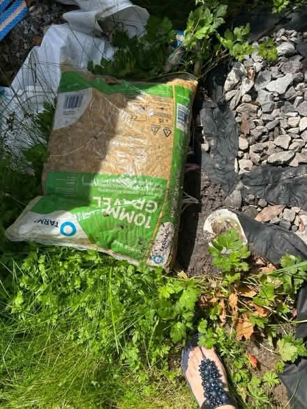 Photo of free 1 bag 10mm gravel (Hp10 9tb) #1