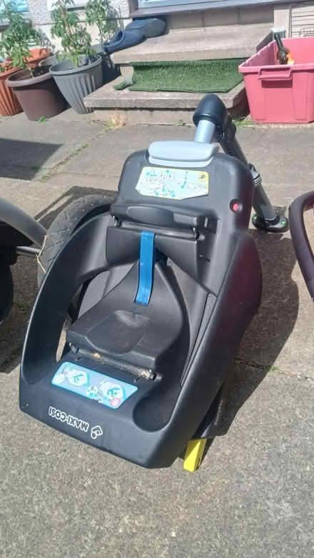 Photo of free Baby travel system bundle (Grange EH9) #3