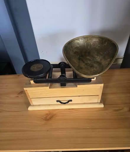 Photo of free Old fashioned scales (Aldershot GU12) #1