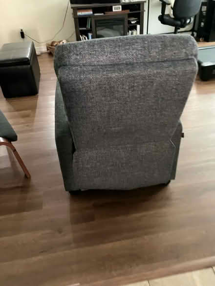 Photo of free Small recliner (Gulfport) #3