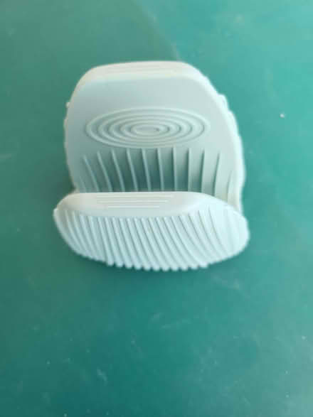 Photo of free Silicone oven glove (Drylaw EH4) #1