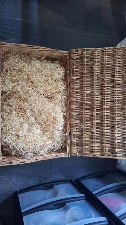 Photo of free Empty F&M hamper (Tunbridge Wells - Dunorlan) #1
