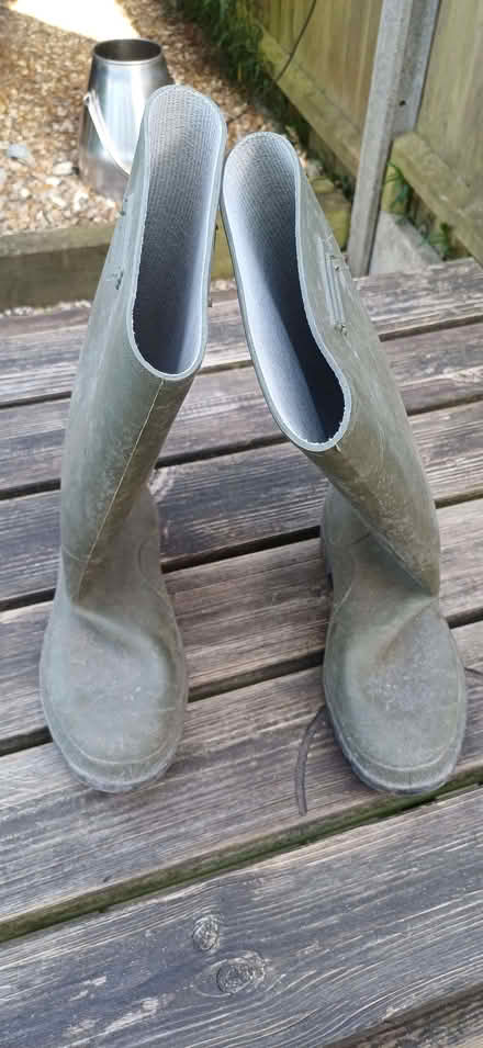 Photo of free Pair of Green Wellington Boots - size 8. (Rushmere IP4) #4