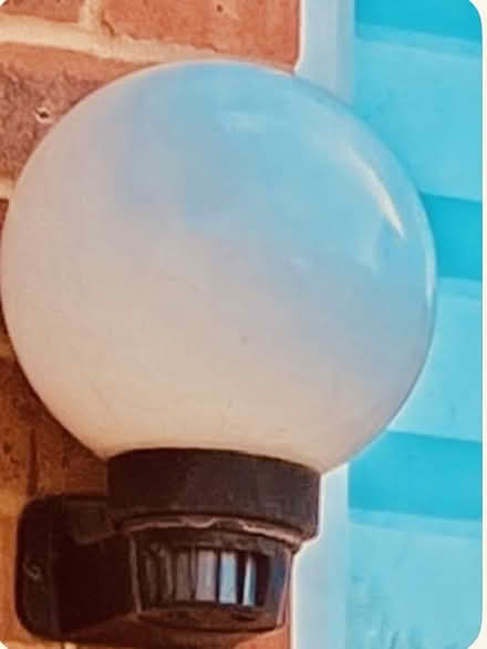 Photo of free Outside light (BR8) #1