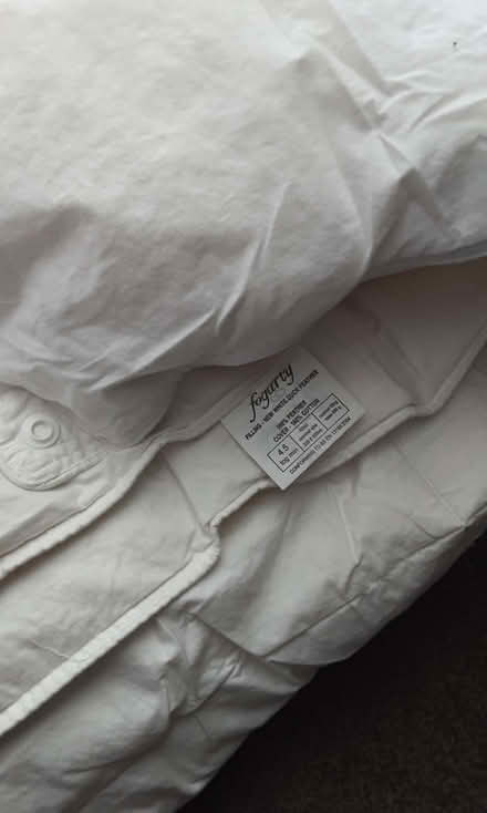 Photo of free King duvet (see pic) (Kingston Hill ST16) #1
