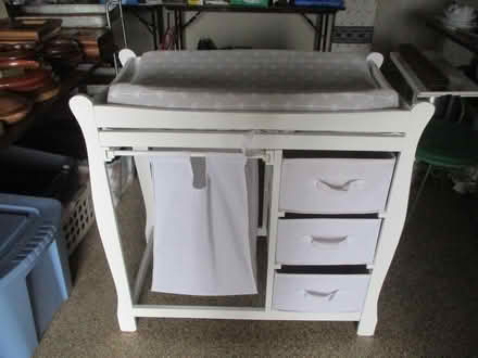 Photo of free Changing table (Schaumburg) #1