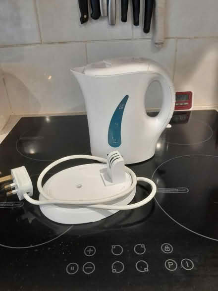 Photo of free Kettle 1 litre (Selsley GL5) #1