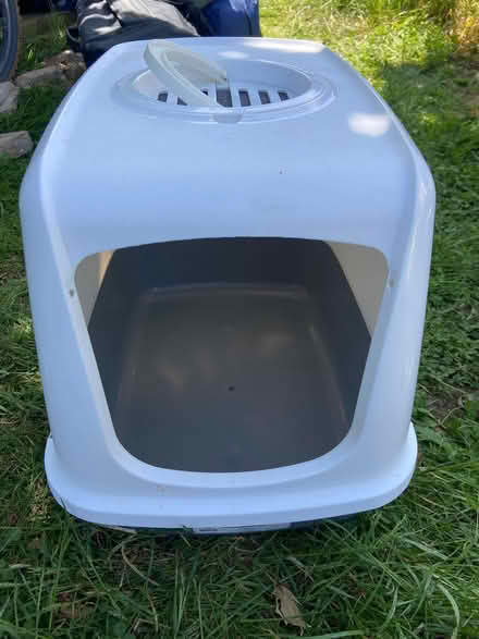 Photo of free Cat litter tray (Farlington PO6) #1