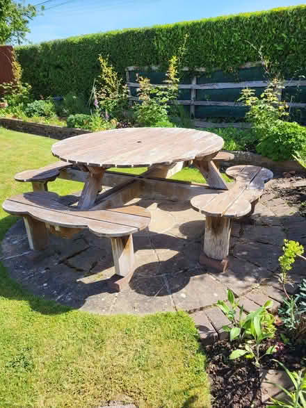 Photo of free garden table / seating in Henley (Aspley Heath B95) #1