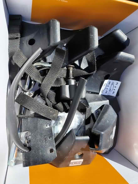 Photo of free Cruz aero crossbars and racks (CH44) #2