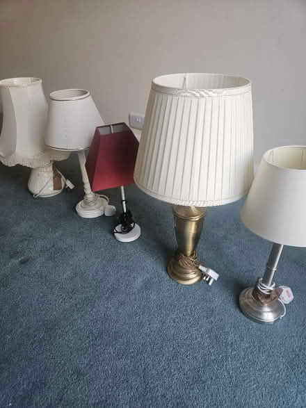 Photo of free 5 table lamps (East Sheen SW14) #1