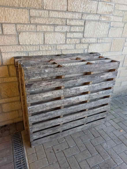 Photo of free 4 x wooden pallets (Frenchay BS16) #1