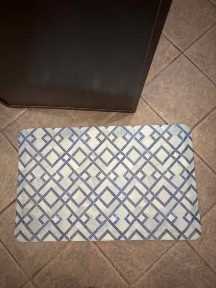 Photo of free Anti-fatigue mat (Evanston (Green Bay & Emerson)) #1