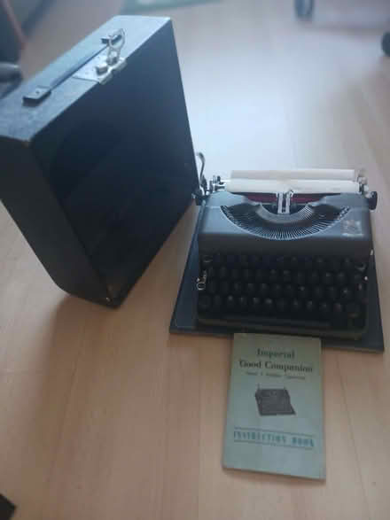 Photo of free typewriter (Kempshott RG22) #1