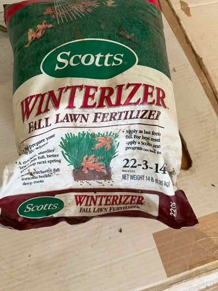 Photo of free lawn fertilizer (Dilworth - west San Jose) #1