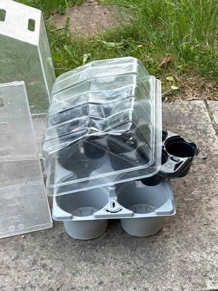 Photo of free Assorted plant pots, hanging basket (High Wycombe HP13) #4